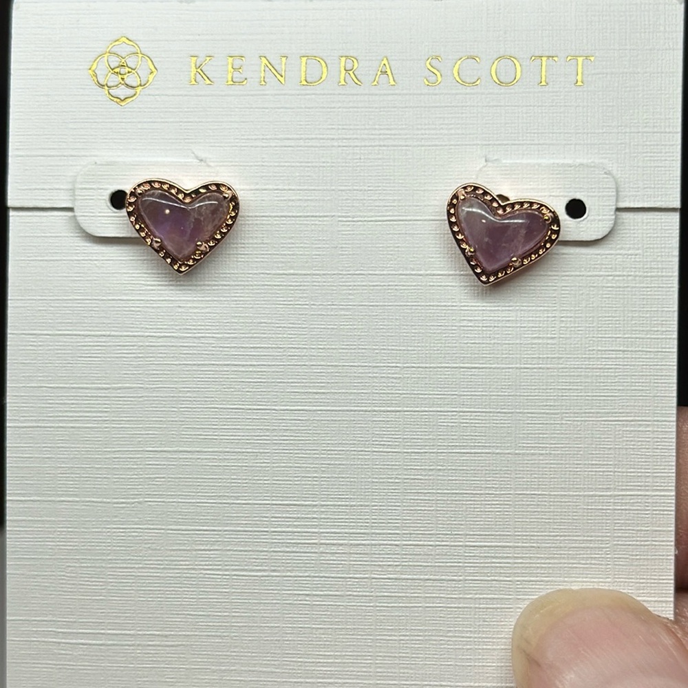 Kendra Scott Ari heart stud earrings NWT purple stone in rose gold tone hardware